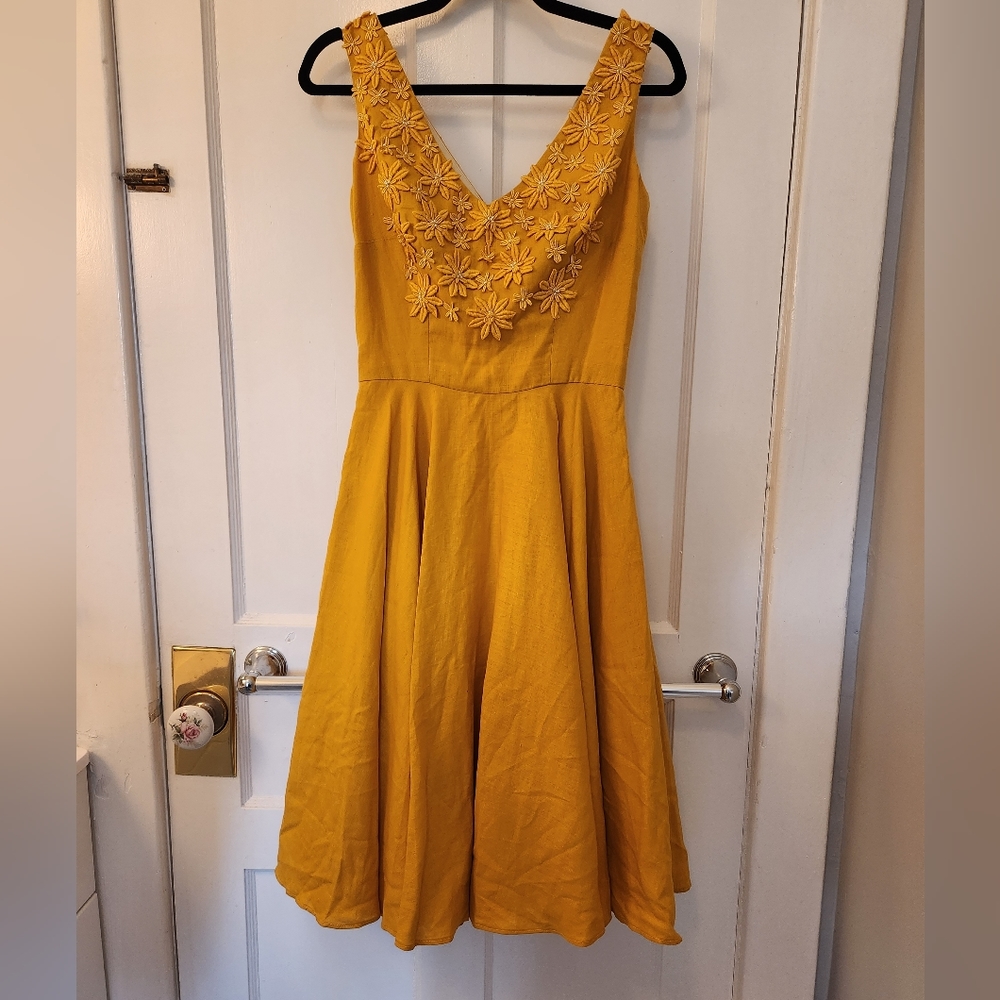 🏵Beautiful Golden Floral Dress🏵